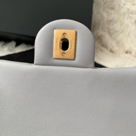 SOLDAuthentic Chanel Pearl Crush mini 21B - Picture 8 of 12